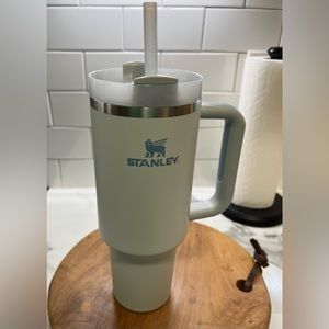 Stanley 40 oz H2.0 flowstate tumbler